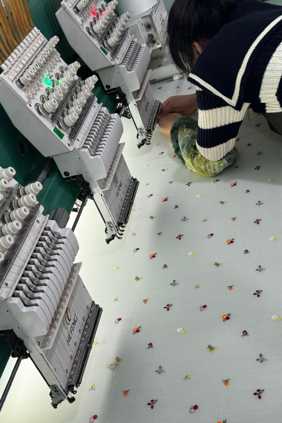 繊細な刺繍のイメージを 形にしてゆく