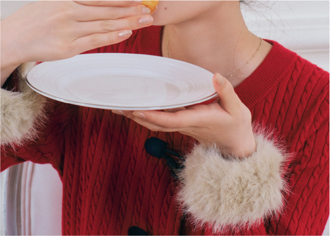 【パディントン™×CELFORD】ケーブルカーディガンを着用したイメージ画像02