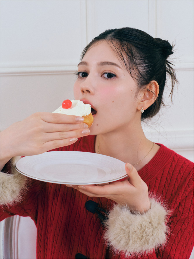 【パディントン™×CELFORD】ケーブルカーディガンを着用したイメージ画像08