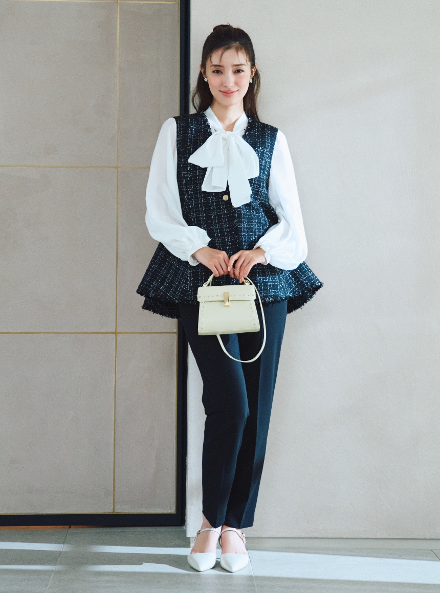 Gilet/Blouse/Pants/Earrings/Bag 着用イメージ