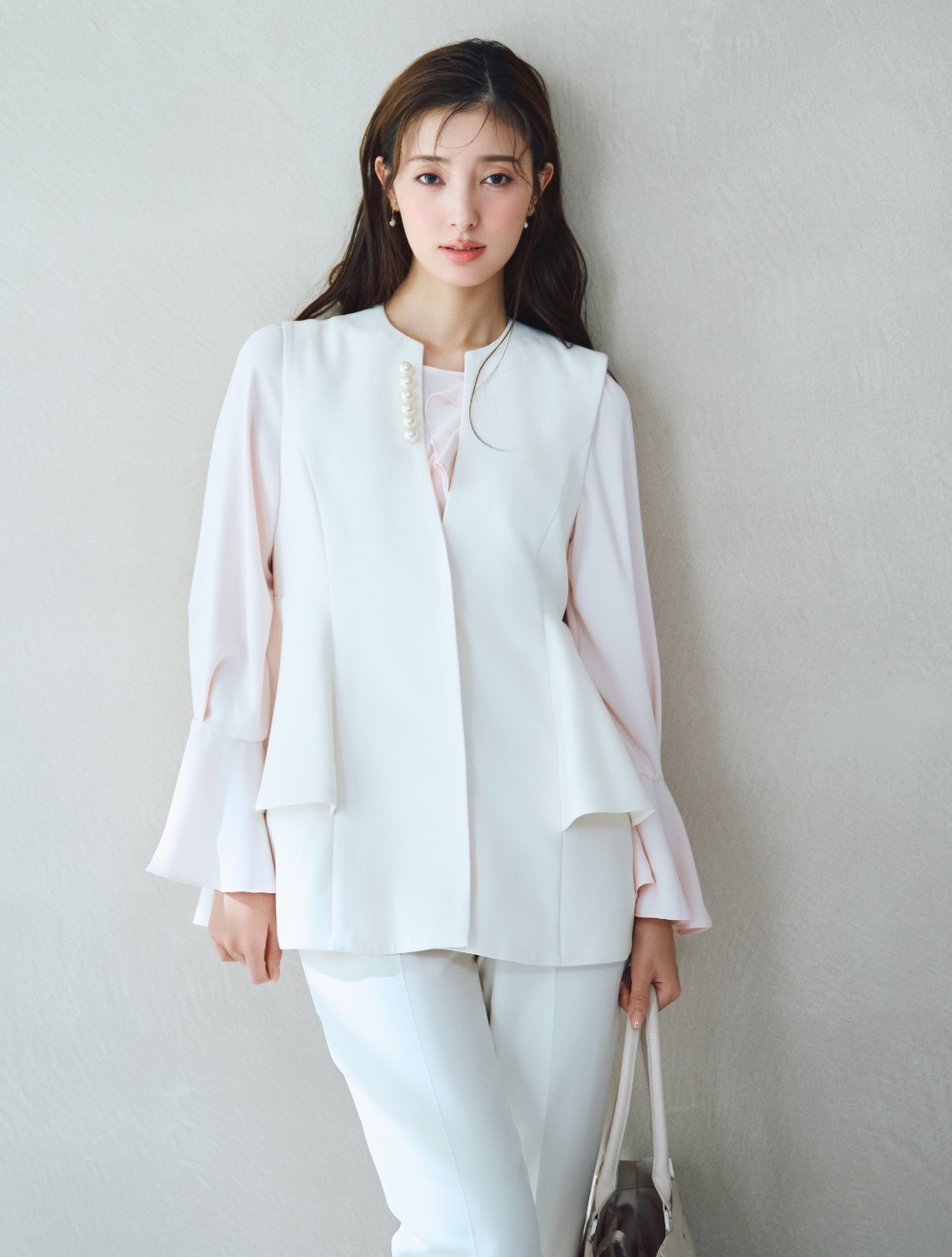 Gilet/Blouse/Pants/Earrings/Bag 着用イメージ