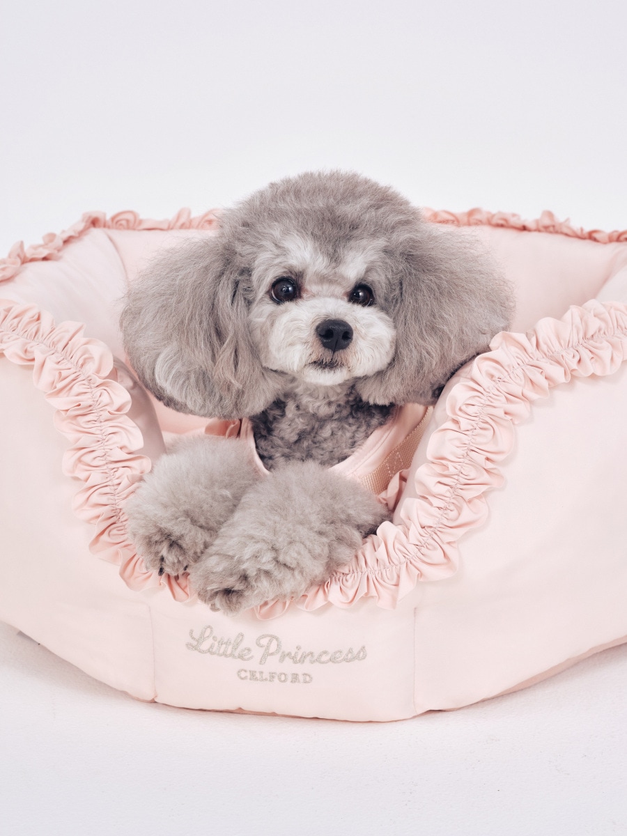 Frill-Trimmed Pet Bed を使った DOG & CAT の着用イメージ