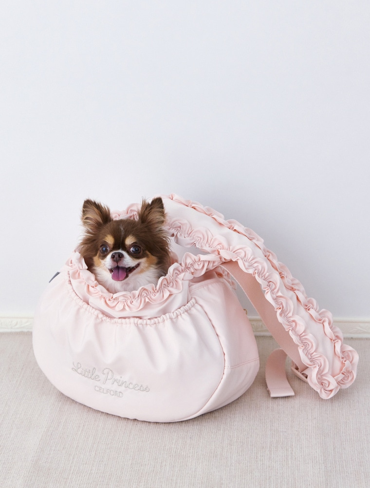 Frill-Trimmed Sling Bag を使った DOG & CAT の着用イメージ