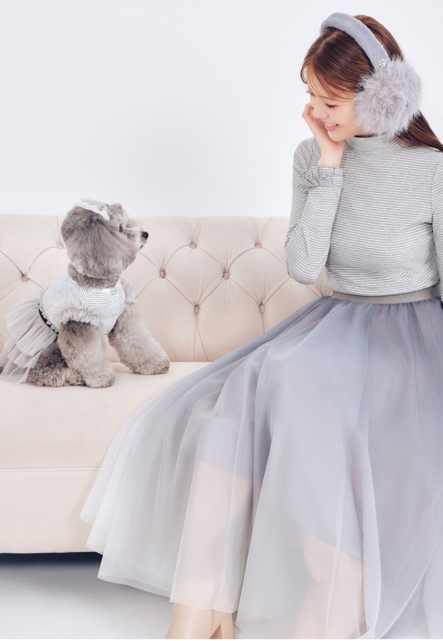 Frill-Panelled Hoodie を使った DOG & CAT の着用イメージ